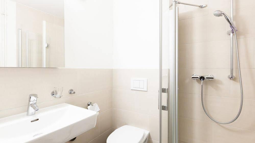 Swiss Star Guesthouse District 3 - Contactless Self Check-In Zurich Extérieur photo